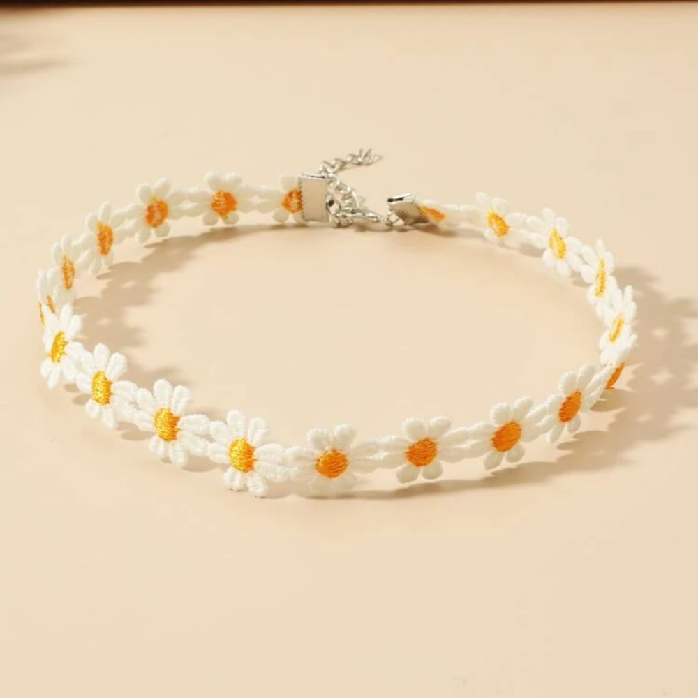 3/$30 NEW! Daisy Choker Necklace Cute Simply Beautiful VSCO